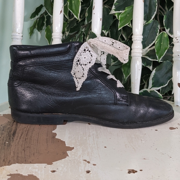5/$18 Vintage Cameos Booties with Lacey Laces - Picture 8 of 11